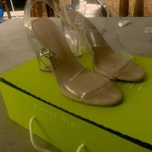 Gianni Bini heels size 6.5 m